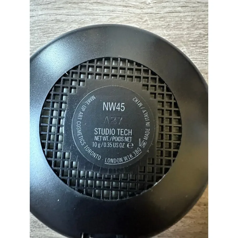 MAC Studio Tech Foundation NW45 - Discontinued